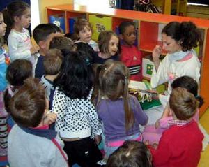 Elisa Turco Liveri con i bambini della sezione